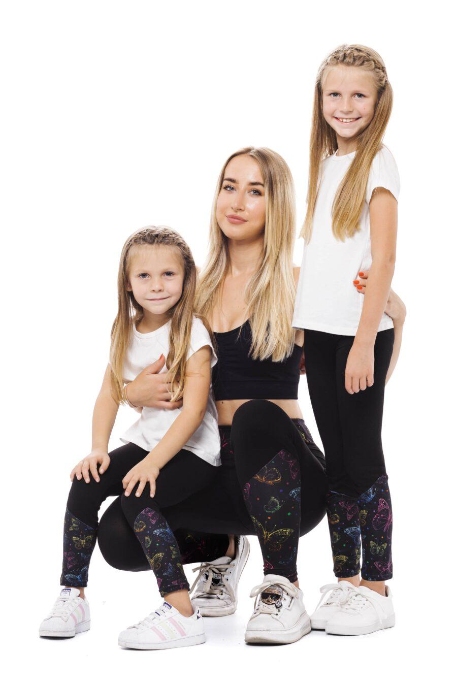 Temne pajkice Mariposa s pisanim vzorčkom metuljčkov na dnu hlačnic in na pasu za odrasle in otroke