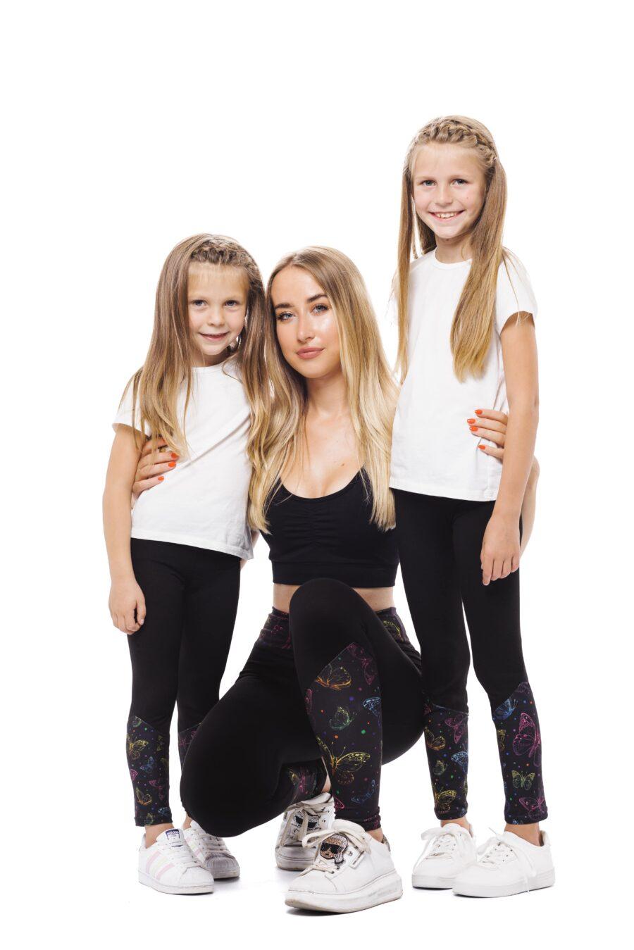 Temne pajkice Mariposa s pisanim vzorčkom metuljčkov na dnu hlačnic in na pasu za odrasle in otroke