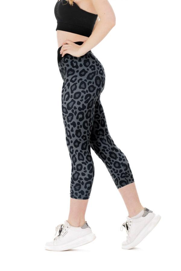 Capri pajkice Maluma s sivim leopardjim vzorcem