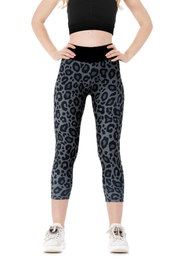 Capri pajkice Maluma s sivim leopardjim vzorcem