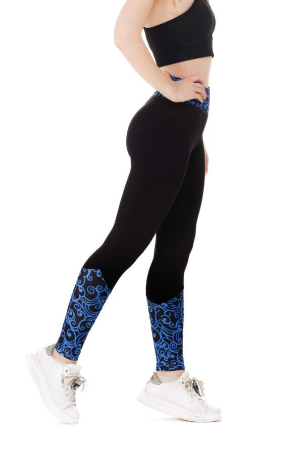 Temne dolge pajkice Bailarina z risanim živo modrim vzorčkom na dnu hlačnic in na pasu za odrasle