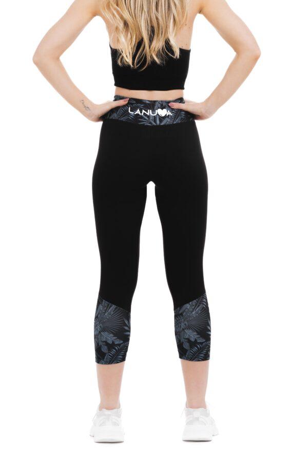 nocturno-capri-2 – Lanuma Temne pajkice capri Nocturno z risanim svetlim vzorčkom na dnu hlačnic in na pasu za odrasle