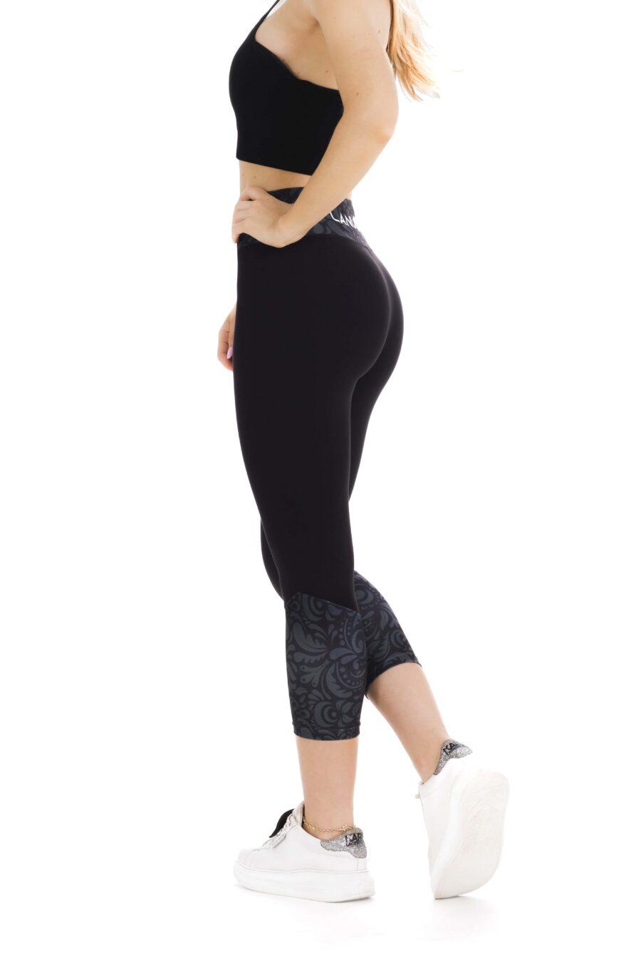 Črne capri pajkice Incendio s srebrnim vzorcem na dnu hlačnic