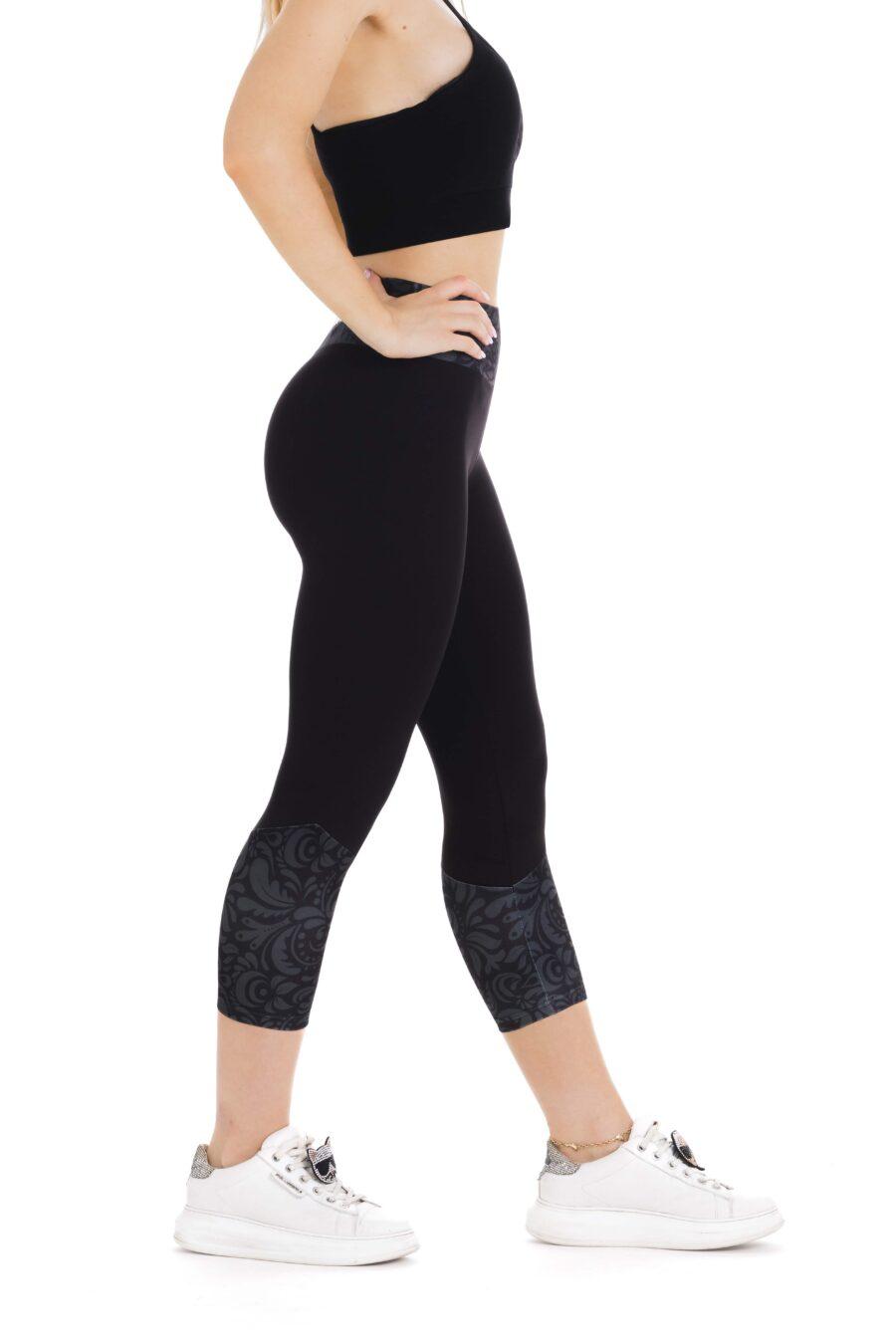 Črne capri pajkice Incendio s srebrnim vzorcem na dnu hlačnic