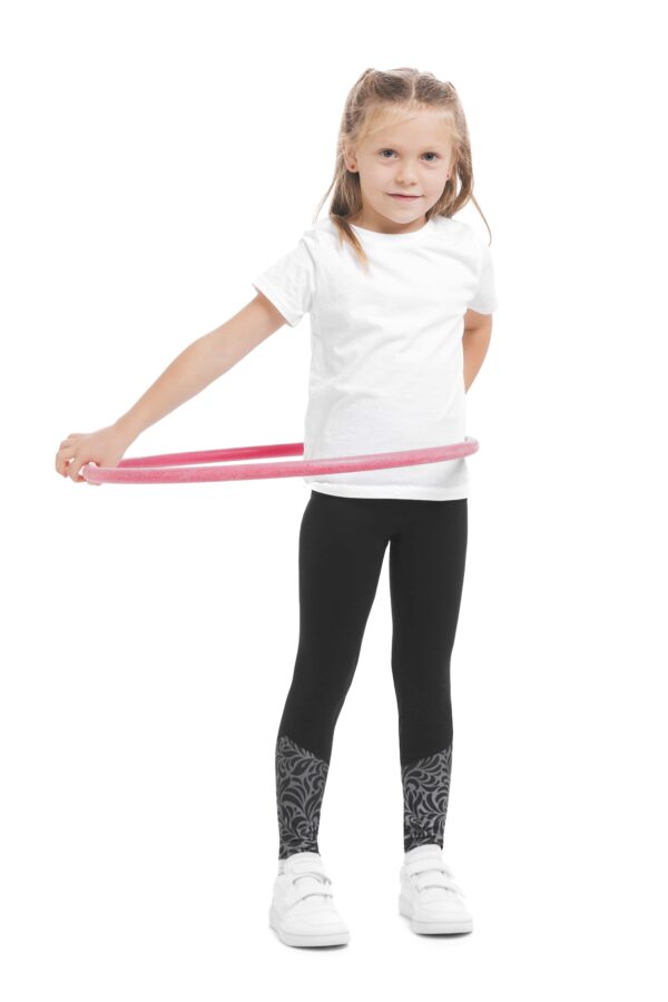 Temne otroške pajkice Mallas kids z risanim srebrnim vzorčkom na dnu hlačnic in na pasu