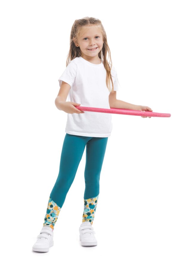 Turkizne otroške pajkice Bonita kids z živahnim vzorčkom na dnu hlačnic in na pasu