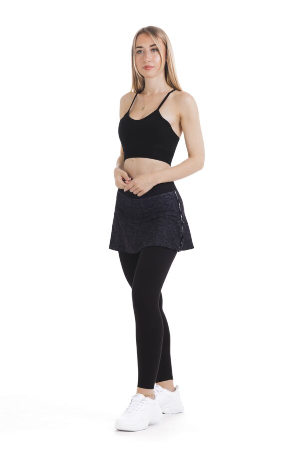 SKORT TRIANA LONG 1 – LANUMA Skort triana - krilo z všitimi pajkicami s privlačnim črnim vzorčkom