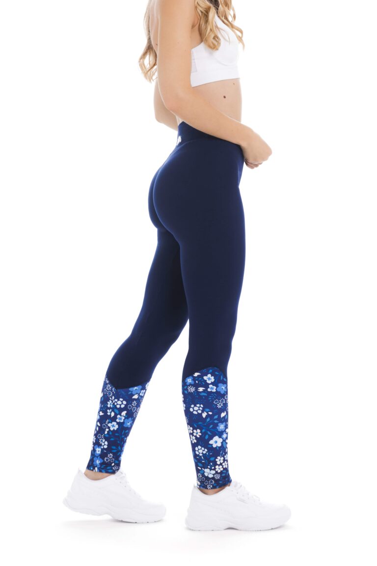 Modre dolge pajkice Rosato z belo-modrimi rožami na dnu hlačnic