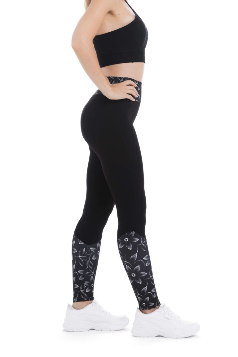 Črne dolge pajkice Dolce z belimi rožami na dnu hlačnic