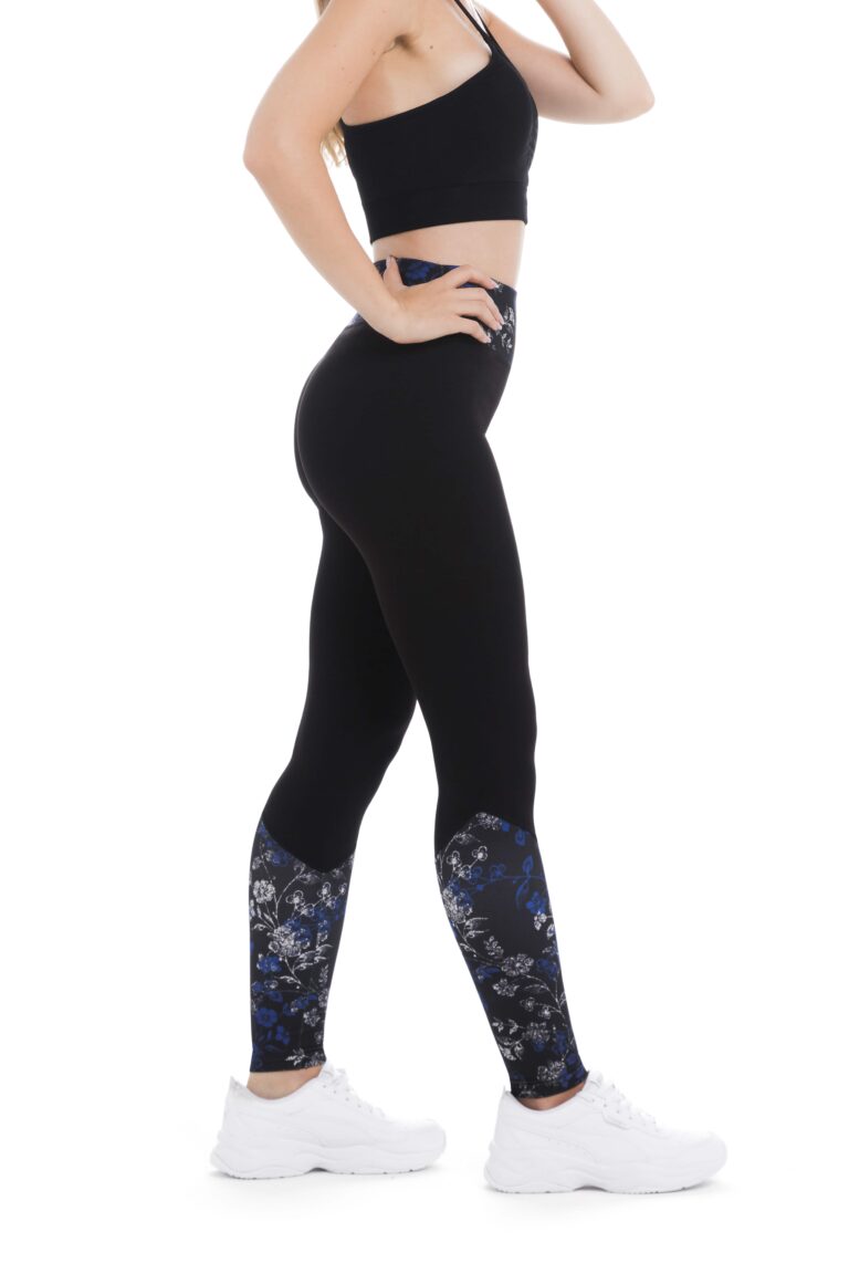 Črne dolge pajkice Alba z modrimi rožami na dnu hlačnic