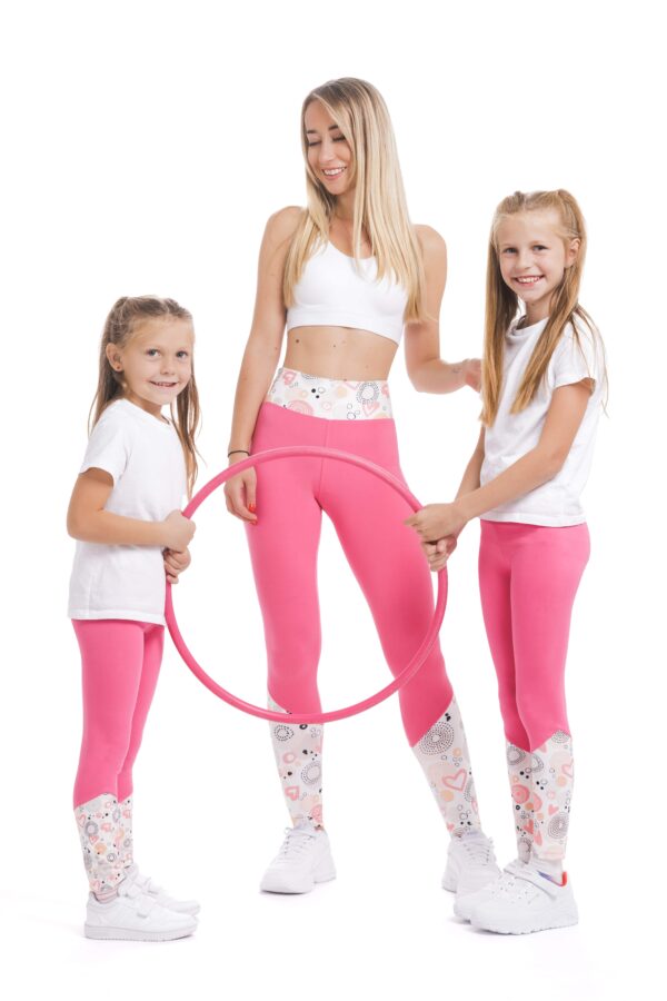 Roza pajkice Helado z risanim vzorčkom srčkov na dnu hlačnic in na pasu za odrasle in otroke