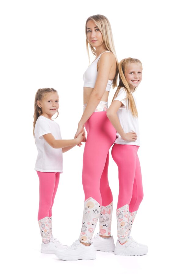 Roza pajkice Helado z risanim vzorčkom srčkov na dnu hlačnic in na pasu za odrasle in otroke