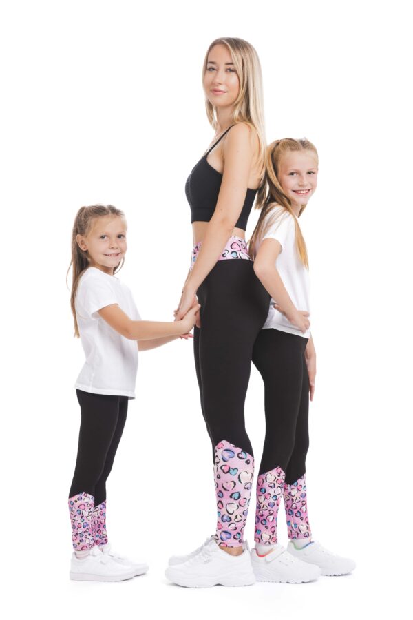 Pajkice Golosina z živahnim roza vzorčkom srčkov na dnu hlačnic za odrasle in otroke