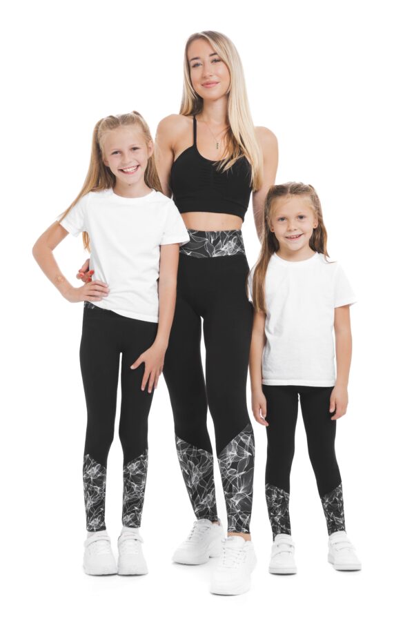 Temne pajkice Fabulosa z risanim belim vzorčkom na dnu hlačnic in na pasu za odrasle in otroke