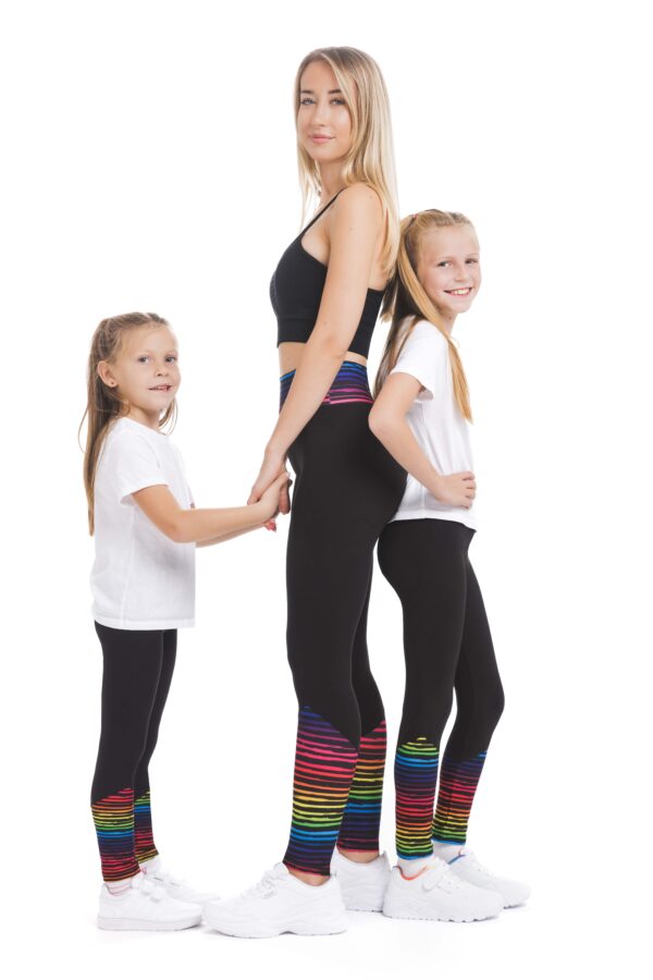 Pajkice Estilo z živahnim mavričnim vzorčkom na dnu hlačnic in na pasu za odrasle in otroke