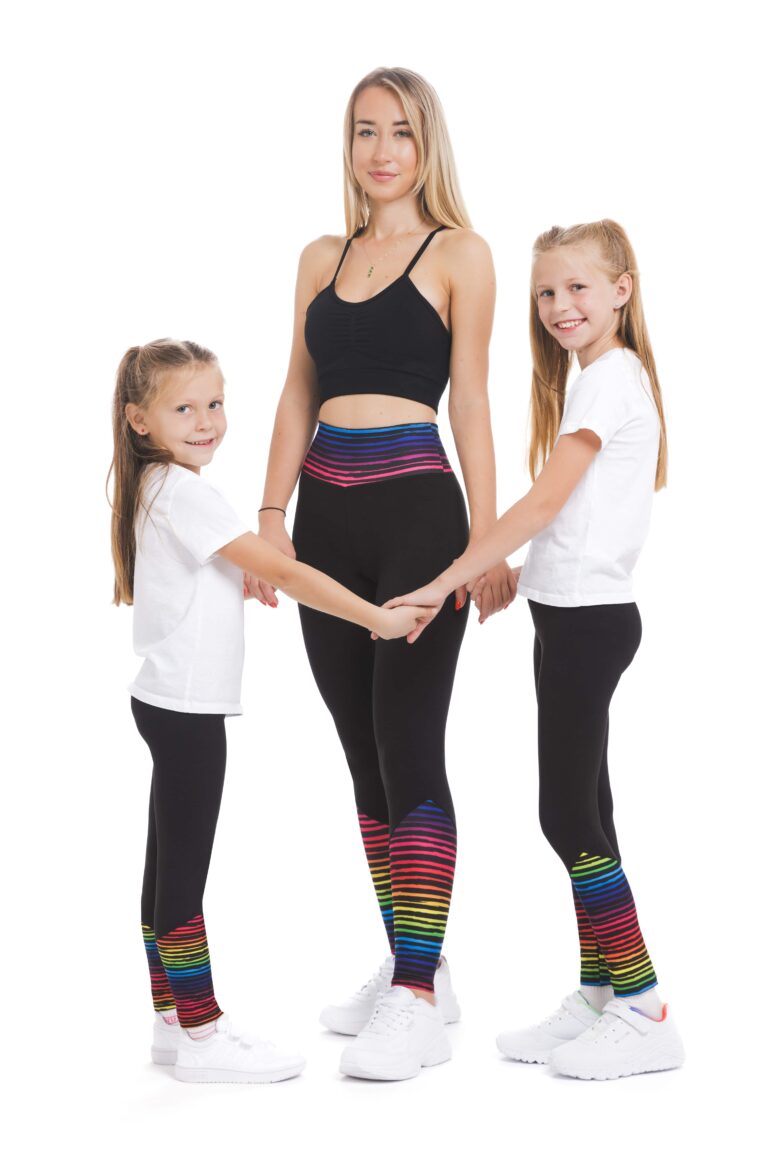 Pajkice Estilo z živahnim mavričnim vzorčkom na dnu hlačnic in na pasu za odrasle in otroke