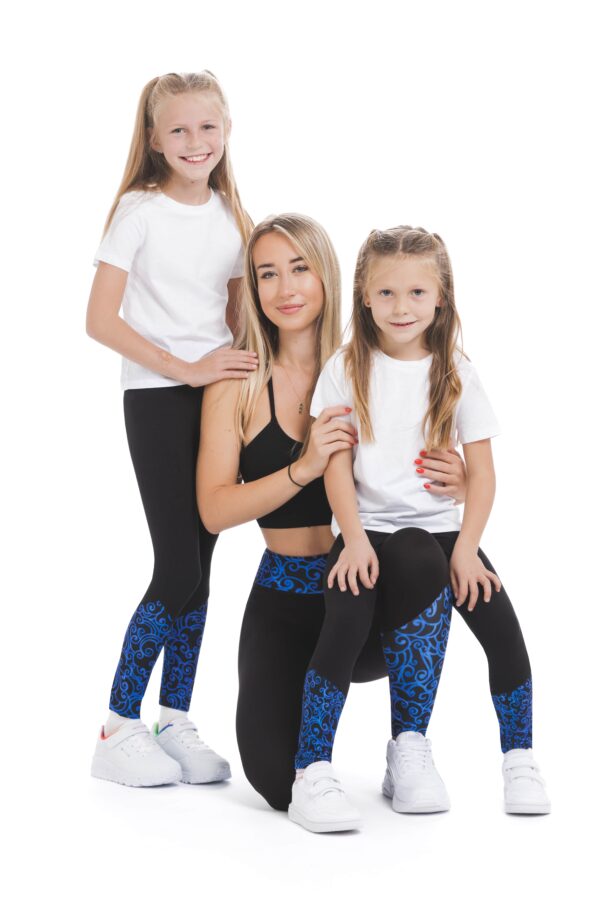 Temne pajkice Bailarina z risanim živo modrim vzorčkom na dnu hlačnic in na pasu za odrasle in otroke