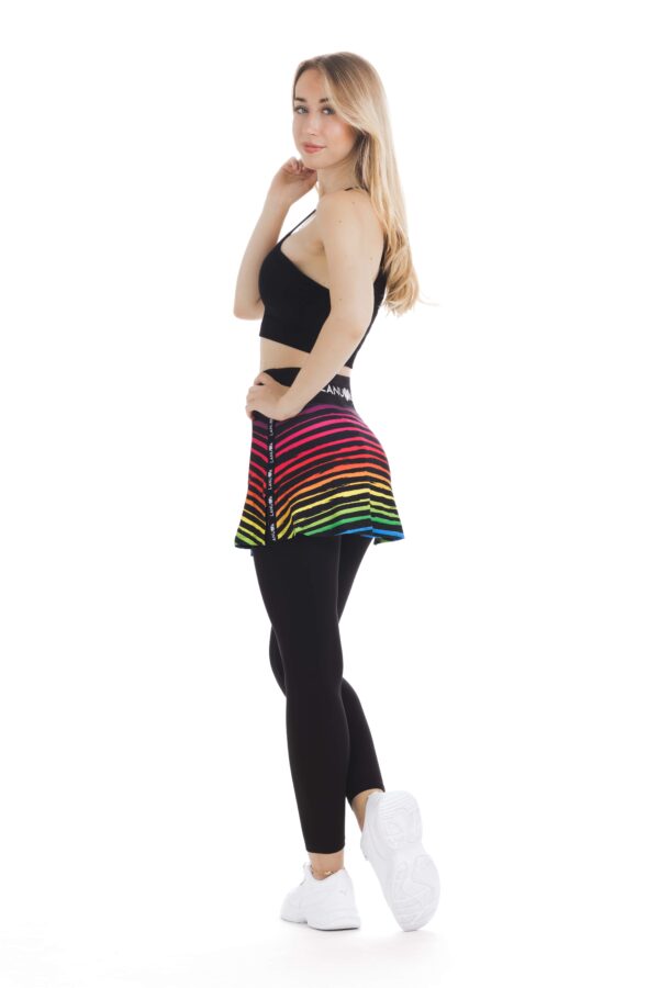 SKORT RITMICA LONG 4 – LANUMA Skort Ritmica - krilo z všitimi pajkicami z živahnim mavričnim vzorcem