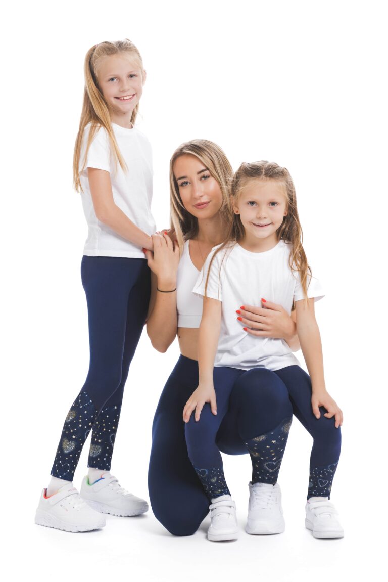 Pajkice Movida modre barve z vzorčkom srčkov na dnu hlačnic za odrasle in otroke