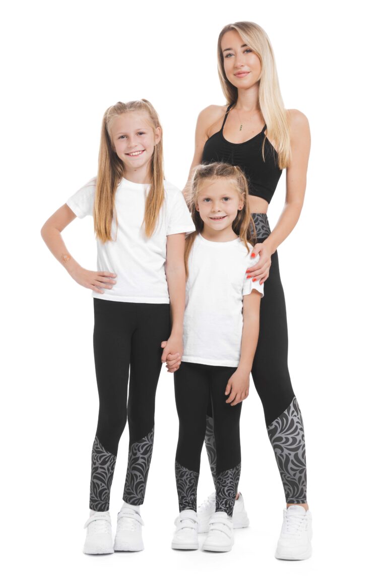 Temne pajkice Mallas z risanim srebrnim vzorčkom na dnu hlačnic in na pasu za odrasle in otroke