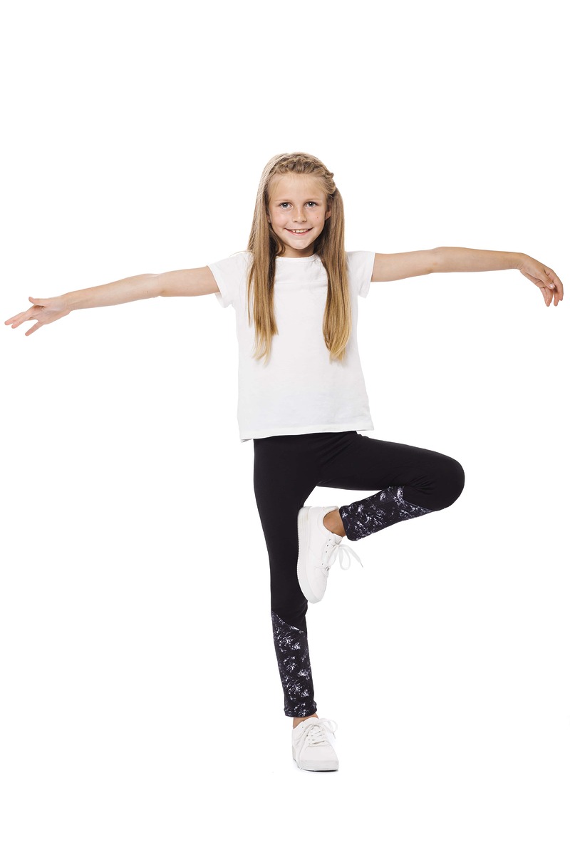 Temne otroške pajkice Fuzzy kids z unikatnim belim vzorčkom na dnu hlačnic