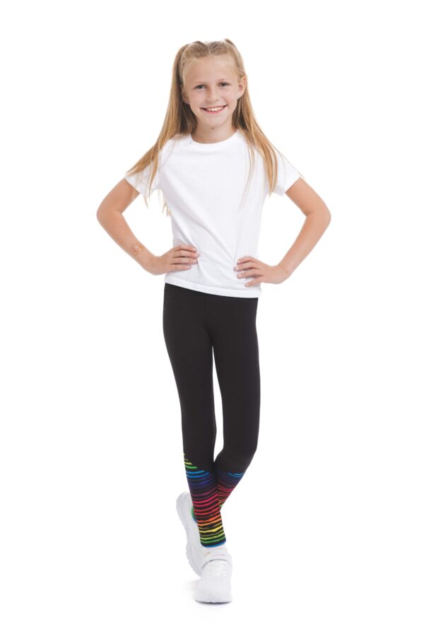 Otroške pajkice Estilo kids z živahnim mavričnim vzorčkom na dnu hlačnic in na pasu Otroške pajkice Estilo kids z živahnim mavričnim vzorčkom na dnu hlačnic in na pasu