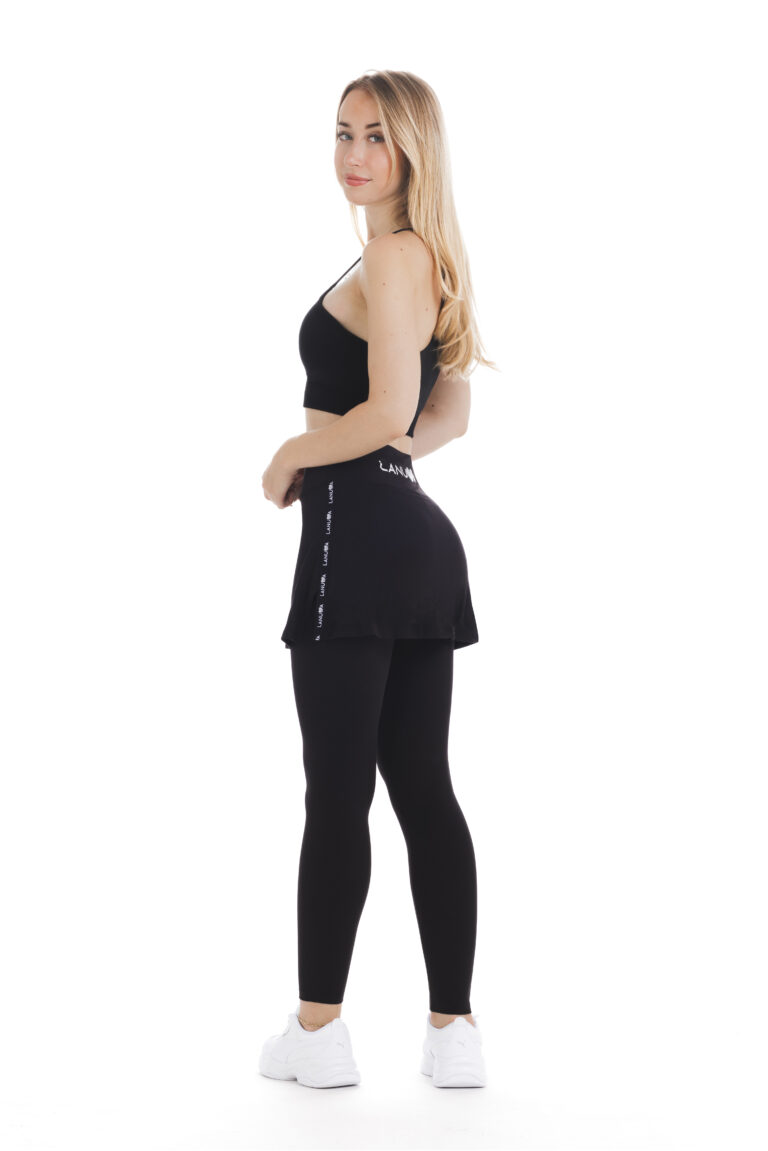 Skort Black long- enobarvno krilo z všitimi pajkicami v črni barvi