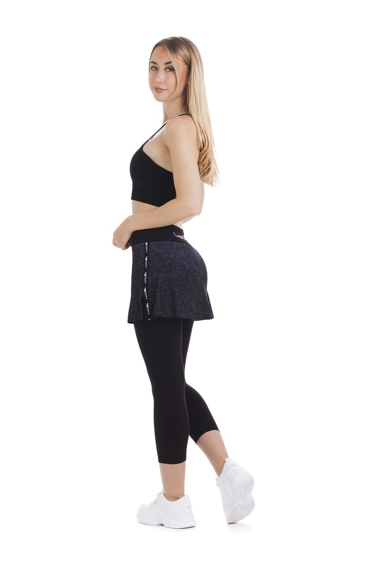 Skort Triana - krilo s capri všitimi pajkicami s privlačnim črnim vzorčkom