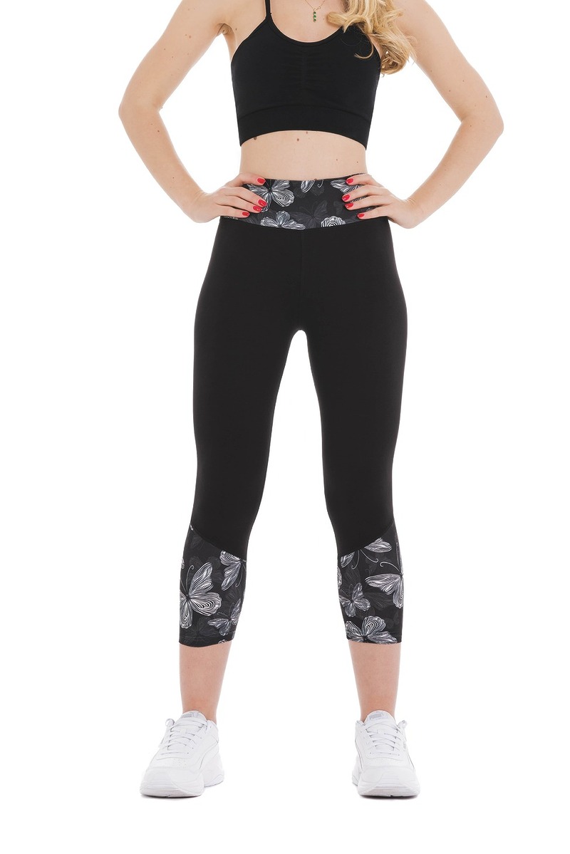 Črne capri pajkice Farfalla z visokim pasom in vzorcem metuljev na pasu ter spodnjem delu hlačnic