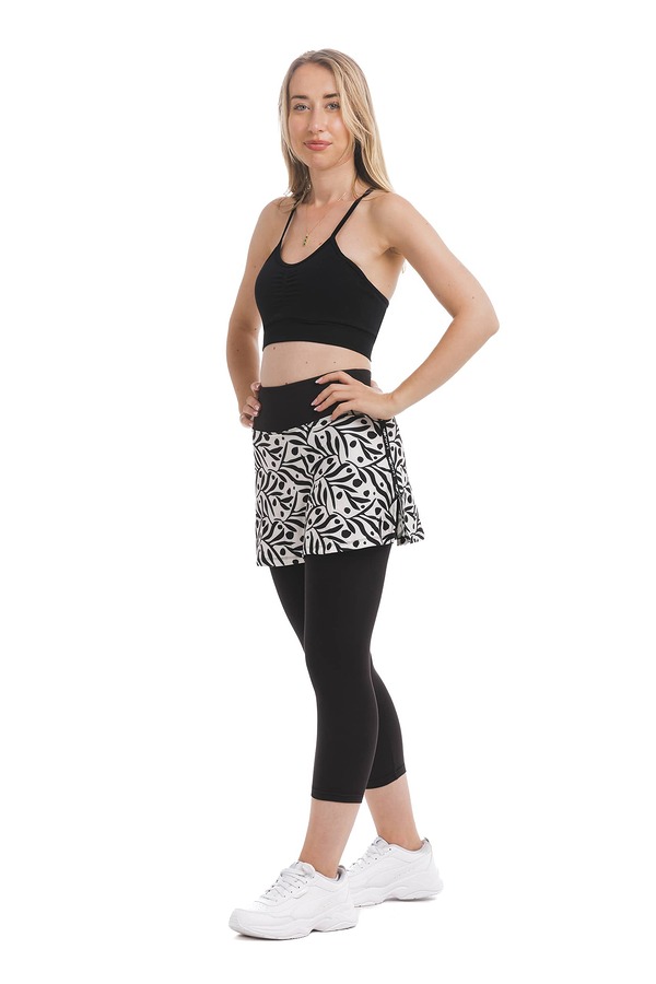 Skort Perla – krilo z všitimi capri pajkicami z abstraktnim vzorčkom črnih listov Skort Perla – krilo z všitimi capri pajkicami z abstraktnim vzorčkom črnih listov