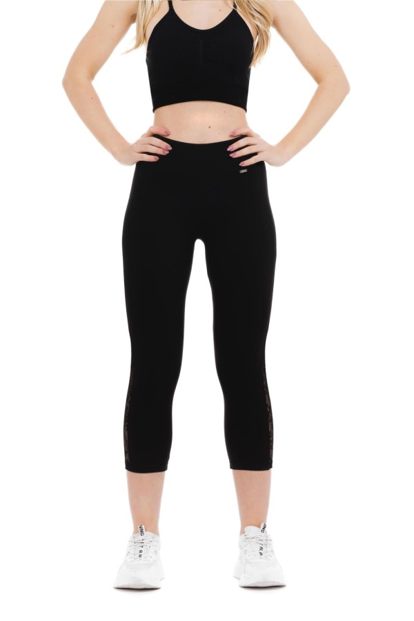 Črne capri pajkice Encaje s prosojnim čipkastim detajlom ob strani spodnjega dela hlačnic