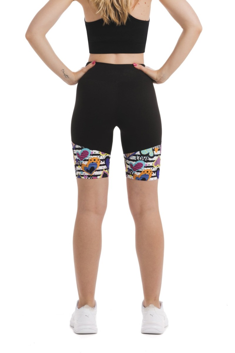 Črne kratke pajkice Balzello s pisanim vzorčkom srčkov na dnu hlačnic