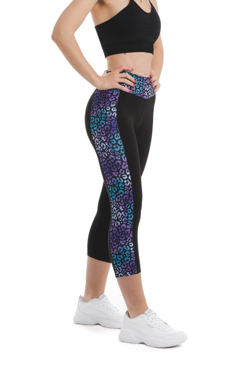 Črne capri pajkice Nuvola z leopardjim vzorcem vijolične in modre barve ob straneh hlačnic in na pasu