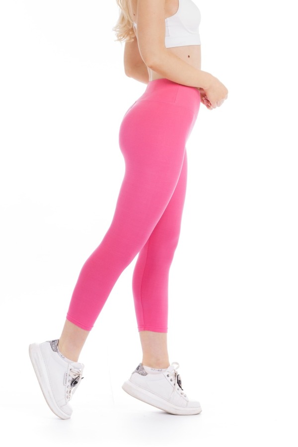 Enobarvne capri pajkice Pinky v roza barvi za odrasle