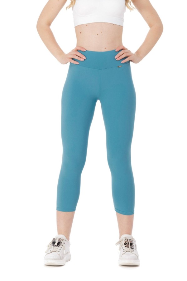 Enobarvne capri pajkice Sky v svetlo modri barvi Enobarvne capri pajkice Sky v svetlo modri barvi