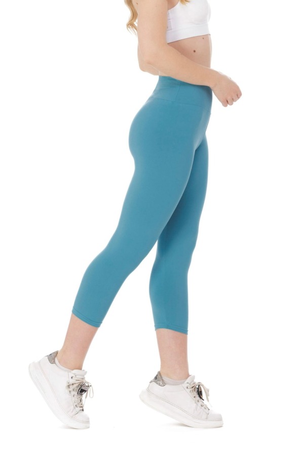 Enobarvne capri pajkice Sky v svetlo modri barvi Enobarvne capri pajkice Sky v svetlo modri barvi