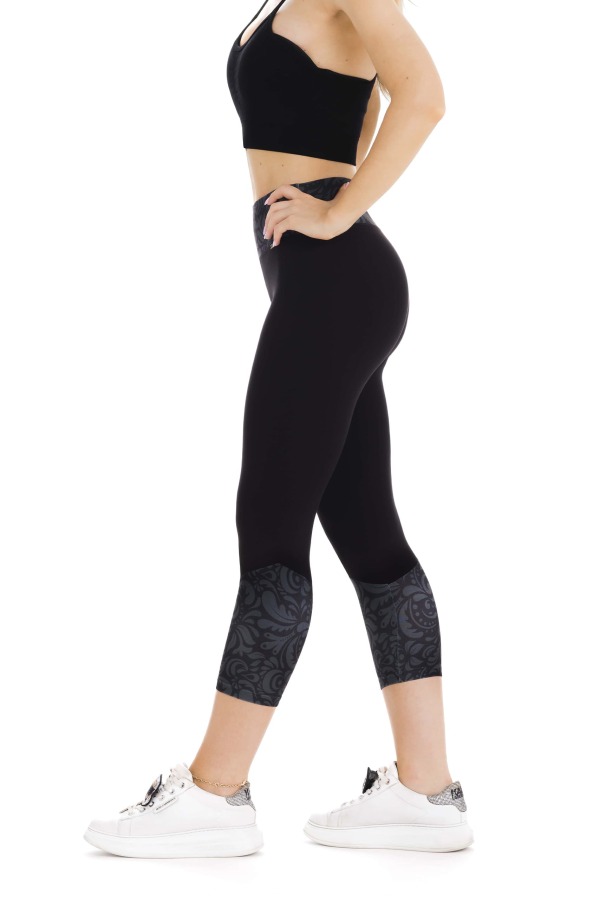 Črne capri pajkice Incendio s srebrnim vzorcem na dnu hlačnic