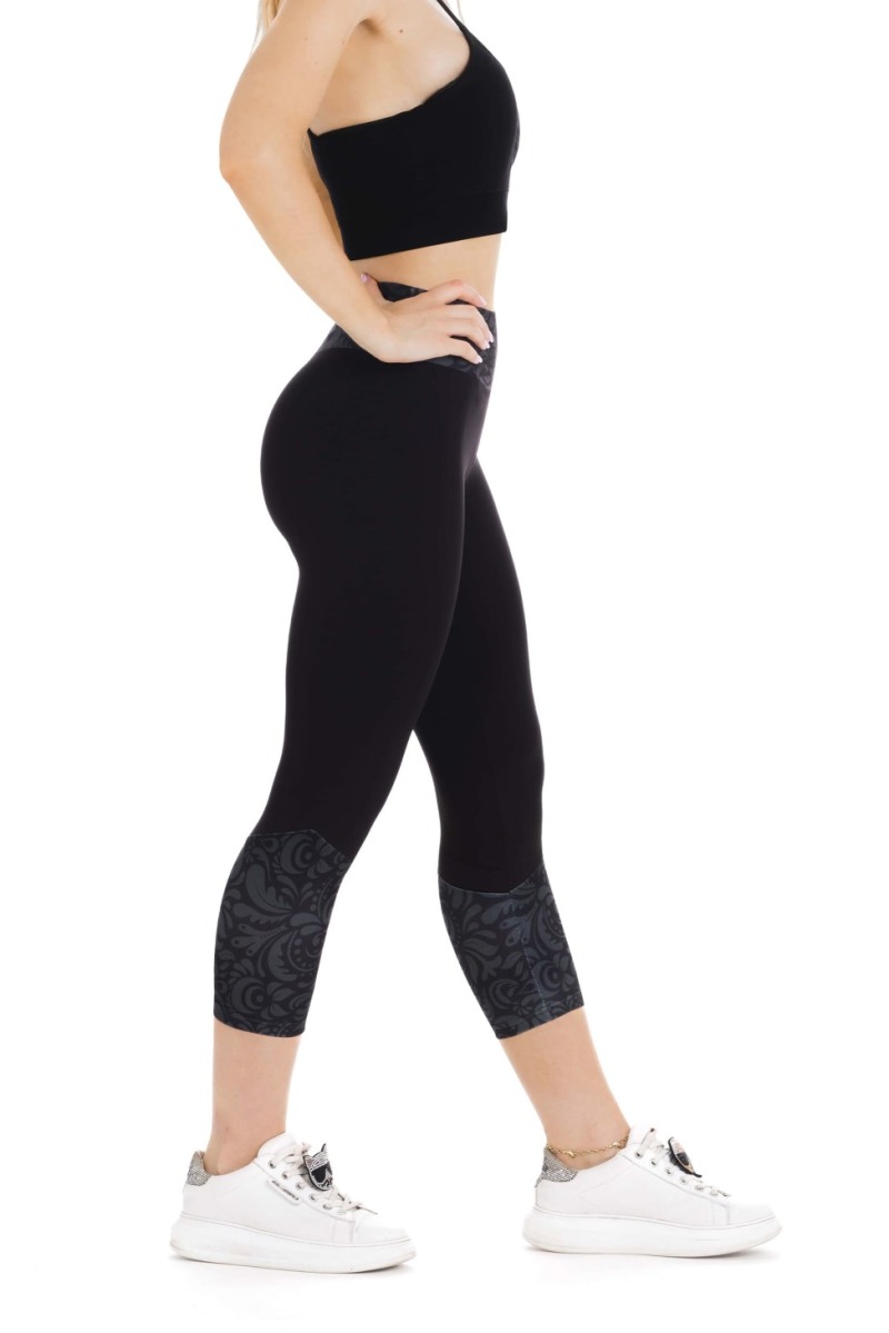 Črne capri pajkice Incendio s srebrnim vzorcem na dnu hlačnic