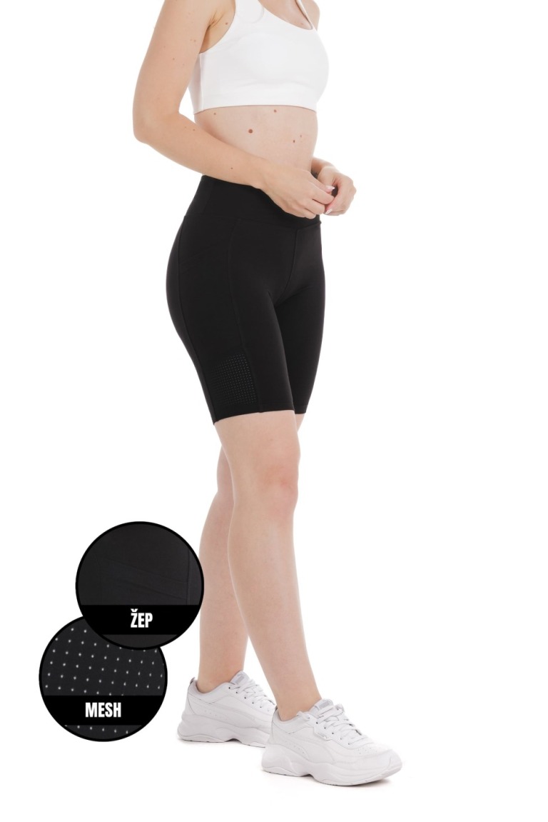 Črne kratke pajkice z mrežastim materialom ob straneh in žepoma na obeh straneh