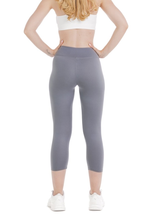 Enobarvne capri pajkice v živo modri barvi z vijoličnim pridihom Enobarvne capri pajkice v živo modri barvi z vijoličnim pridihom