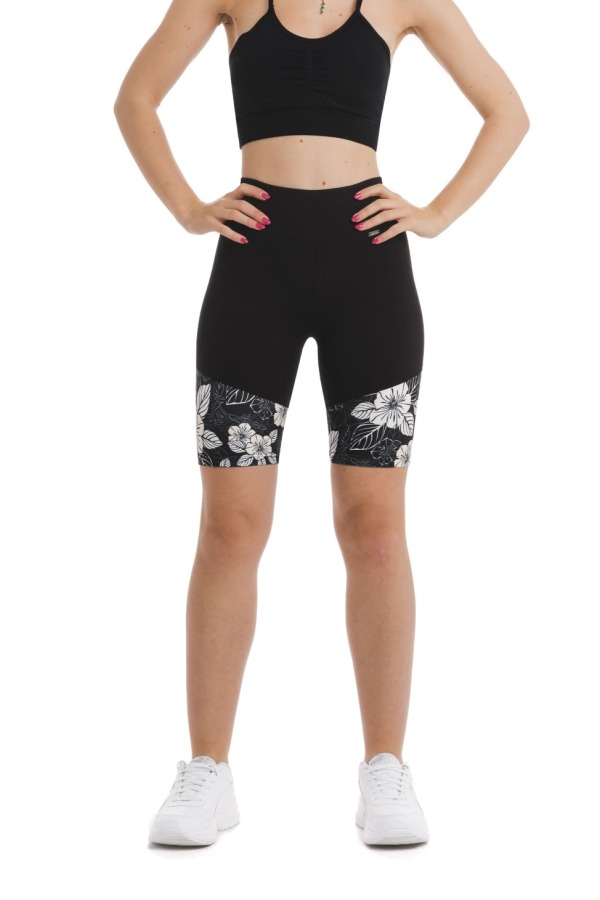 Črne kratke pajkice Tesoro z vzorcem belih in črnih rož na dnu hlačnic