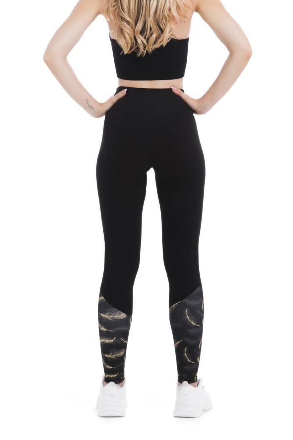 Črne dolge pajkice Luce z vzorcem zlatih peres na dnu hlačnic in na pasu Črne dolge pajkice Luce z vzorcem zlatih peres na dnu hlačnic in na pasu