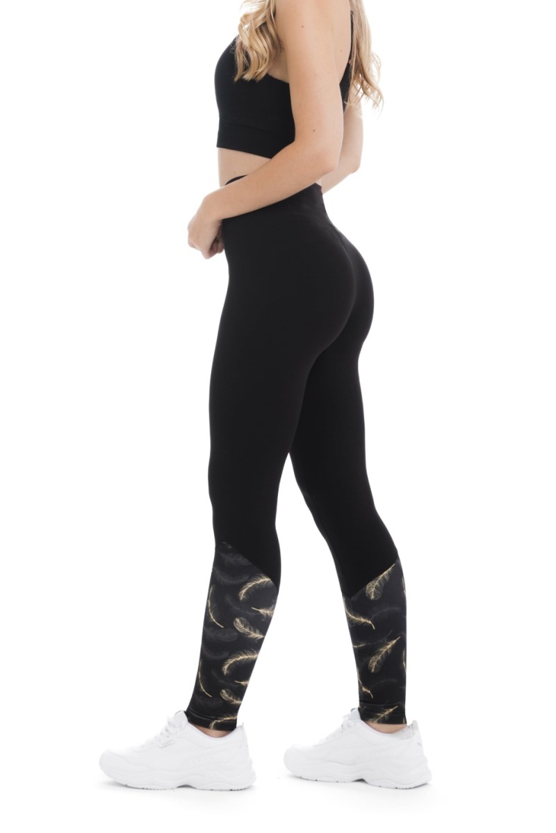 Črne dolge pajkice Luce z vzorcem zlatih peres na dnu hlačnic in na pasu