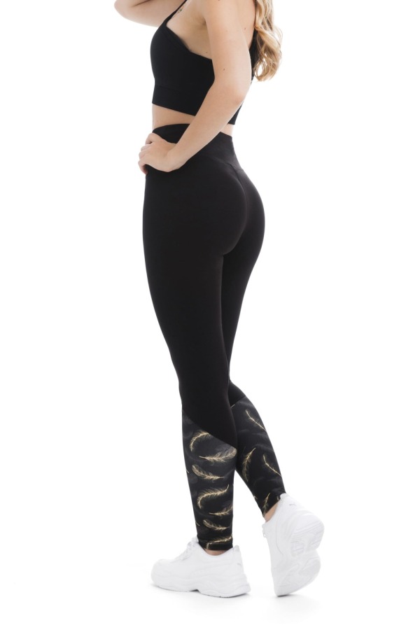 Črne dolge pajkice Luce z vzorcem zlatih peres na dnu hlačnic in na pasu Črne dolge pajkice Luce z vzorcem zlatih peres na dnu hlačnic in na pasu