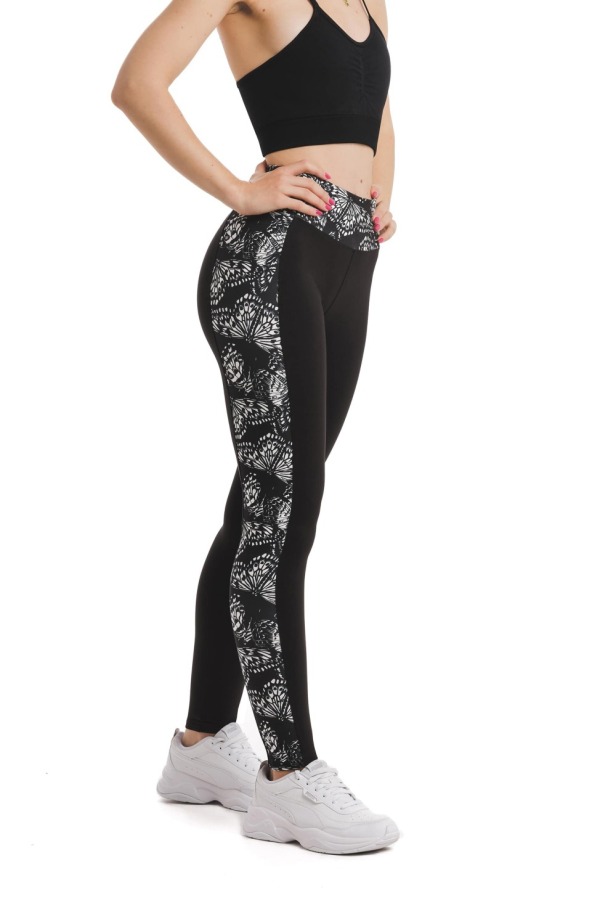 Črne dolge pajkice z abstraktnim vzorcem metuljem v beli barvi ob straneh hlačnic in na pasu Črne dolge pajkice z abstraktnim vzorcem metuljem v beli barvi ob straneh hlačnic in na pasu