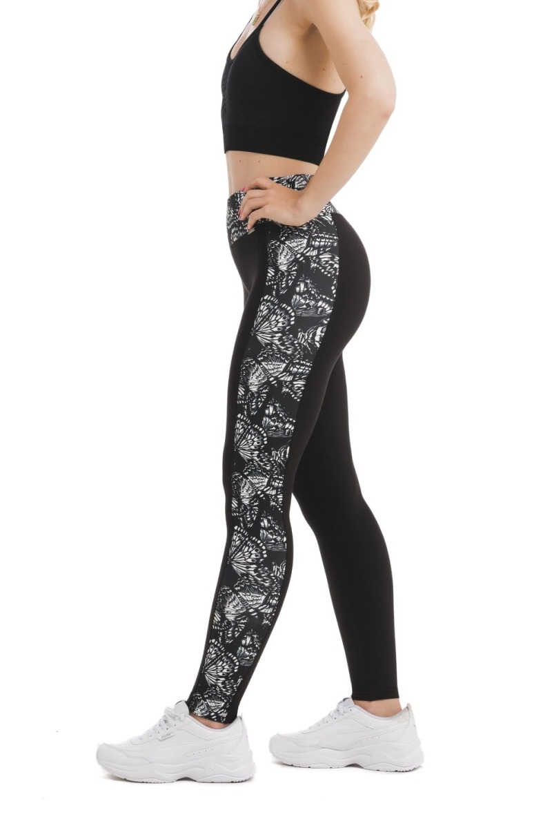Črne dolge pajkice z abstraktnim vzorcem metuljem v beli barvi ob straneh hlačnic in na pasu