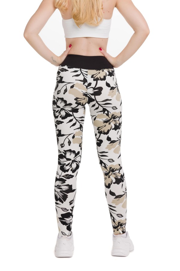 Lanuma ženske pajkice Merisa v beli barvi z vzorcem črnih rož in bež listov – lahkotne in elegantne pajkice za vsakodnevno nošenje.