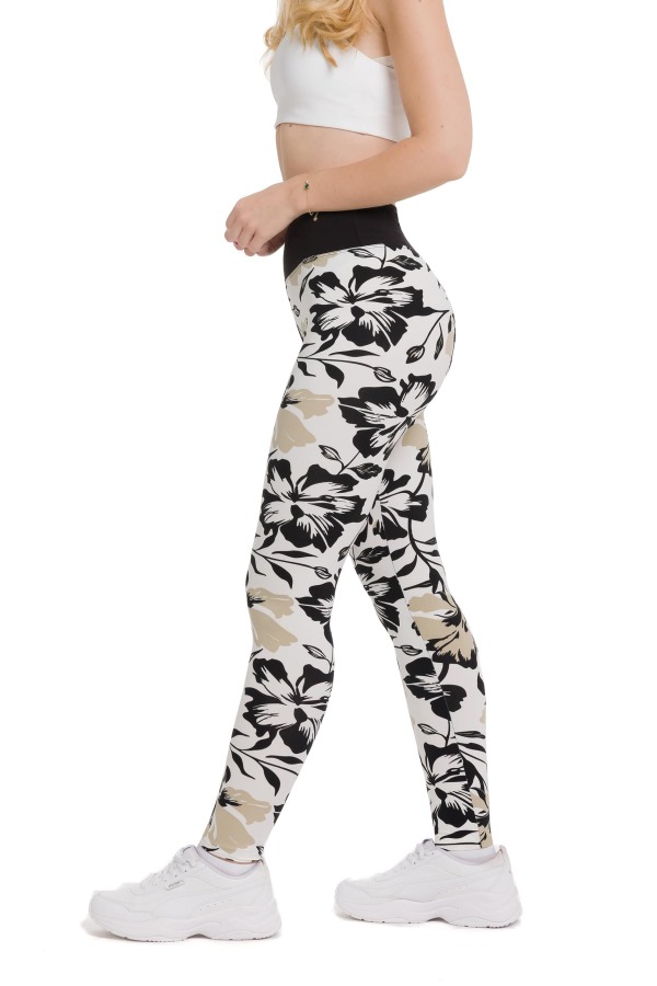 Lanuma ženske pajkice Merisa v beli barvi z vzorcem črnih rož in bež listov – lahkotne in elegantne pajkice za vsakodnevno nošenje.