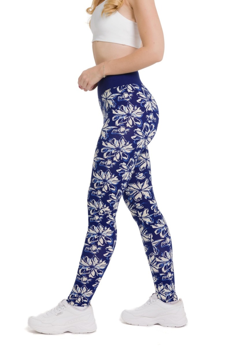 Lanuma ženske pajkice Saraya v modri barvi z belim cvetličnim vzorcem in svetlo modrimi obrobami – modne in udobne za vse priložnosti.