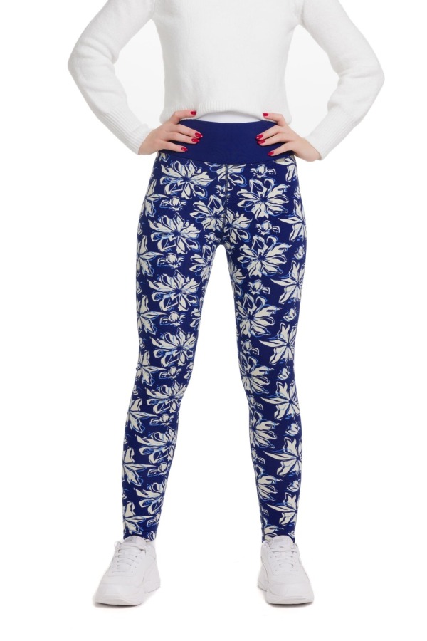 Lanuma ženske podložene thermo pajkice Snaera v modri barvi z belim cvetličnim vzorcem in svetlo modrimi obrobami – modne in prijetno tople.